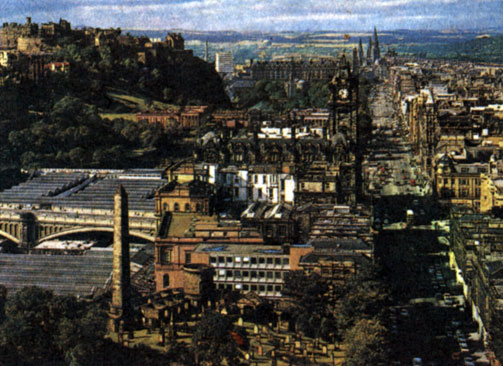 Эдинбург. Общий вид на старый город, парк и Принсес-стрит