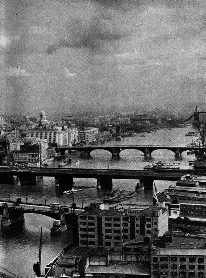 Темза. Вид от Вестминстерского моста в сторону Сити