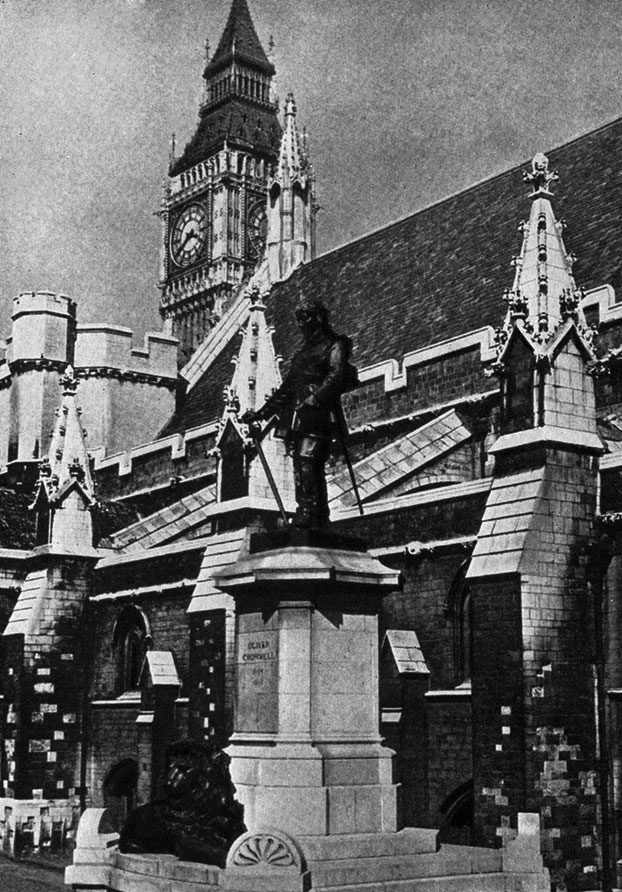 Памятник Кромвелю у стены Вестминстер-холла