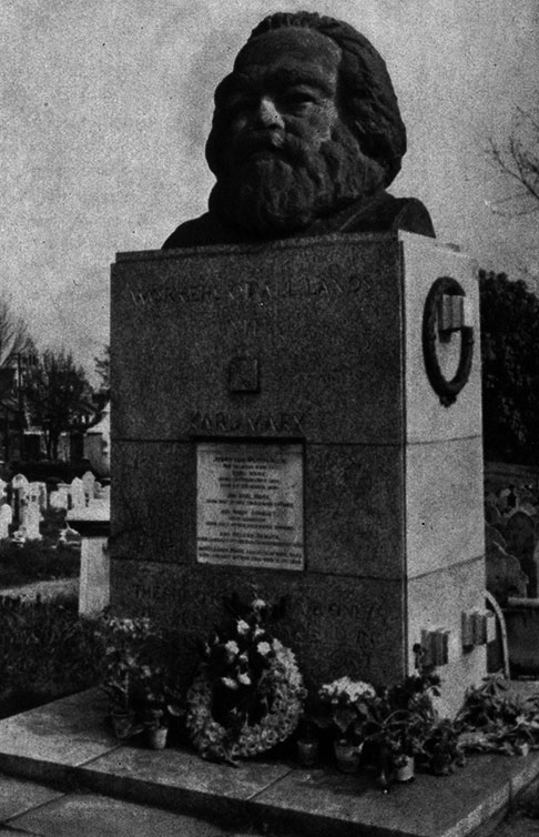 Лоренс Брэдшоу. Памятник на могиле Карла Маркса